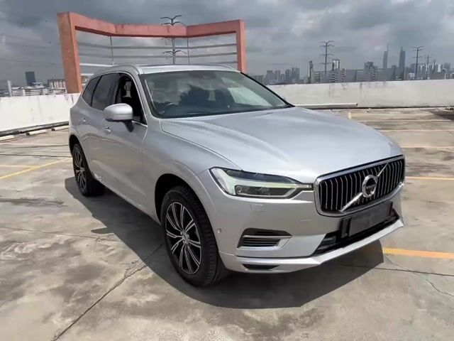2018 Volvo XC60 2.0 T8 INSCRIPTION PLUS (A) B&W - 1