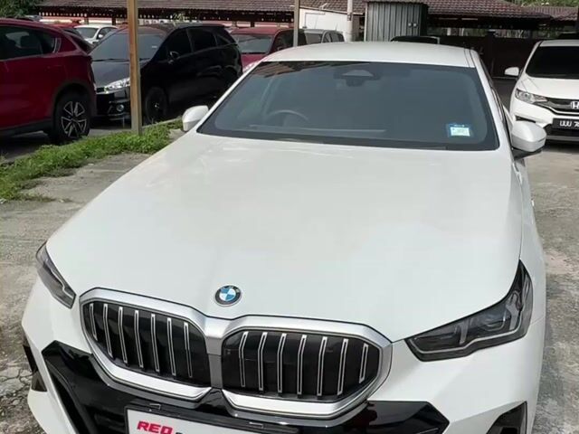 BMW 520i M-SPORT FULL SERVICE RECORD - 1