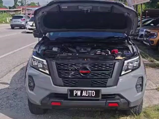Nissan NAVARA PRO-4X 2.5L(A) CRDi 7SPD 4X4 pickups - 1