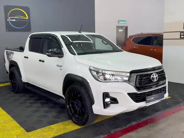 Toyota HILUX 2.8 BLACK EDITION / RACING SPORTRIMS - 1
