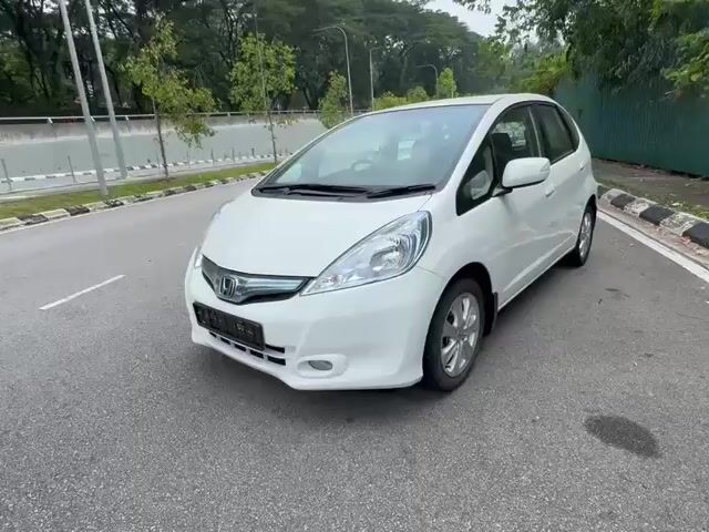 2013 Honda JAZZ 1.3 HYBRID (A) ORI MILEAGE - 1