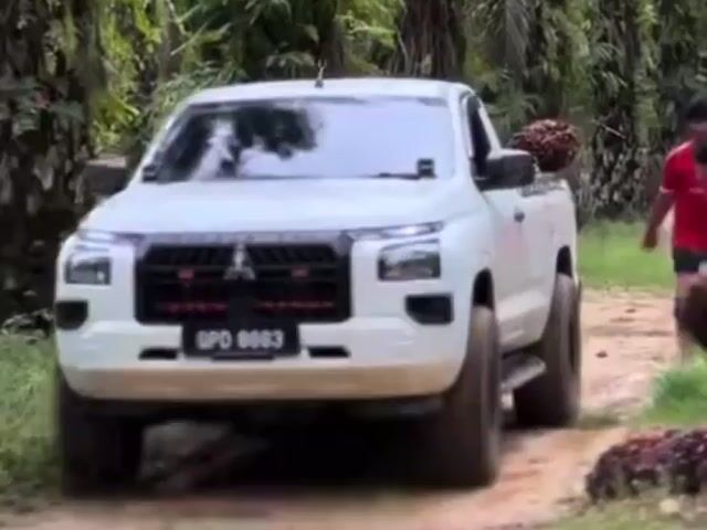 Mitsubishi TRITON 2.4 (M) Gov Diesel subsidy 2.10 - 1