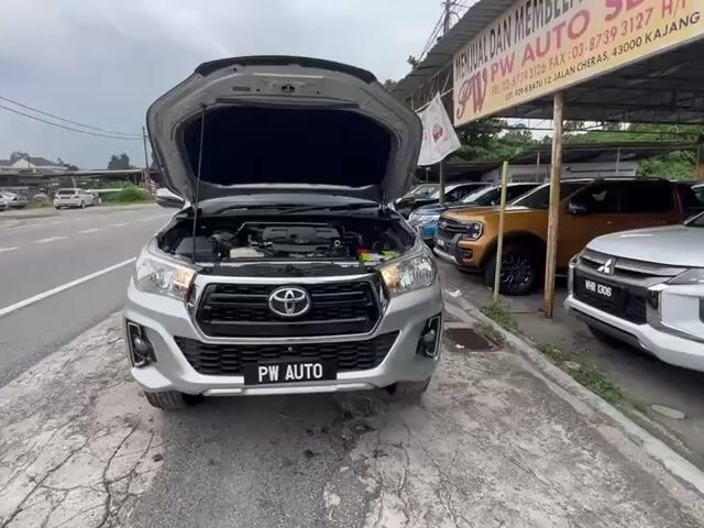 Toyota HILUX 2.4(A)REVO L-EDITION 6SPD 4X4 Pickups - 1