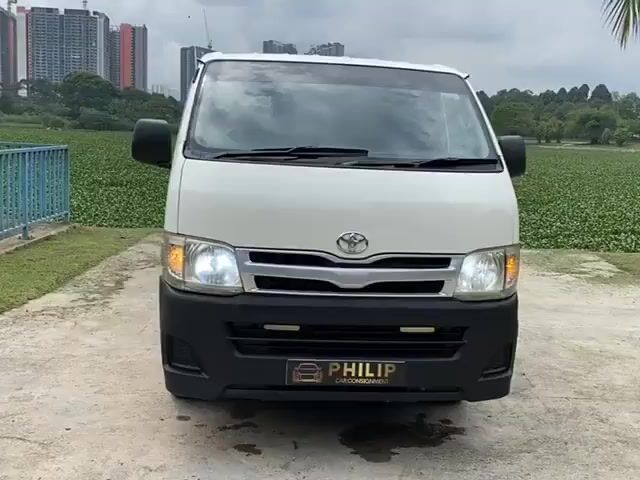 2011 Toyota HIACE 2.5 Converted Window Van 14 Seat - 1