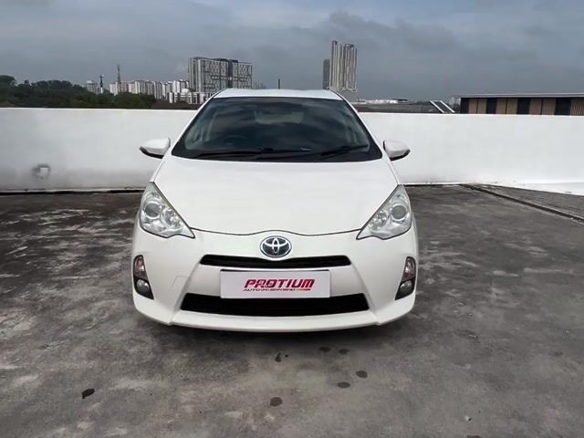 2013ToyotaPriusC Hybrid 1.5 (A)LoanKedaiMukaRendah - 1