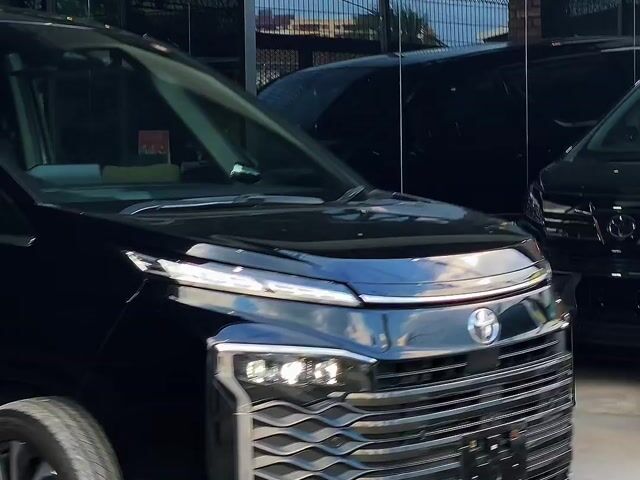 2022 Toyota VOXY 2.0 S-Z (A) DSM HUM - 1